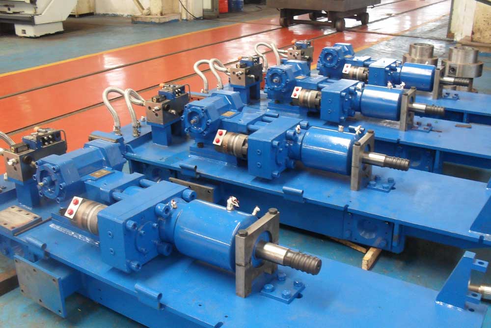 開鐵口鑿巖機(jī)裝配中