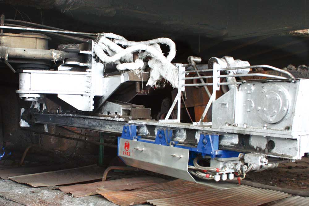 開鐵口鑿巖機(jī)現(xiàn)場(chǎng)